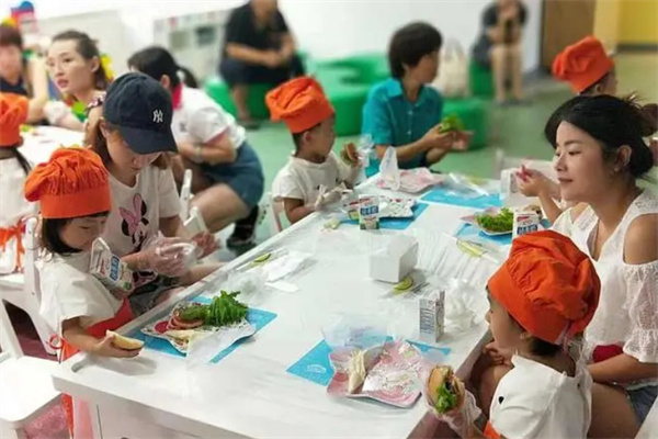 教孩子做饭整理亲子馆加盟